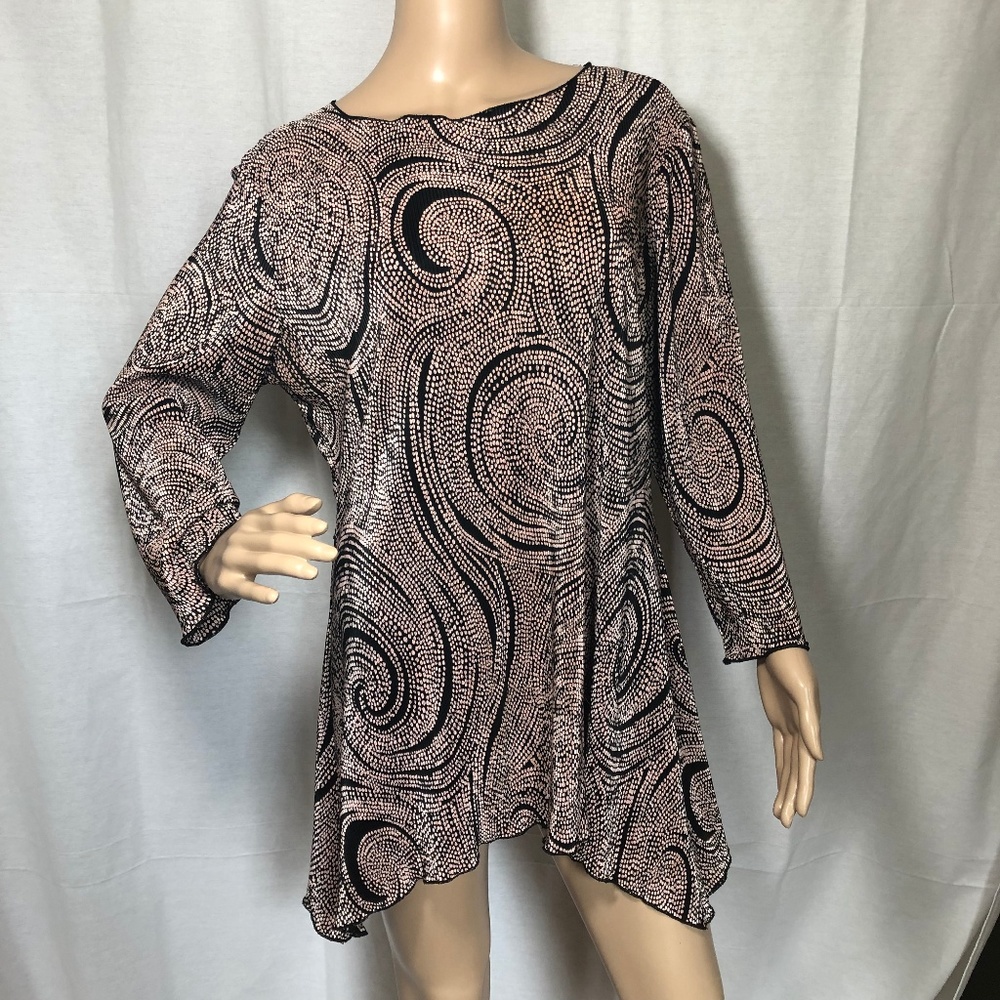 Connected Apparel Black & Pink Swirl Tunic XL?
